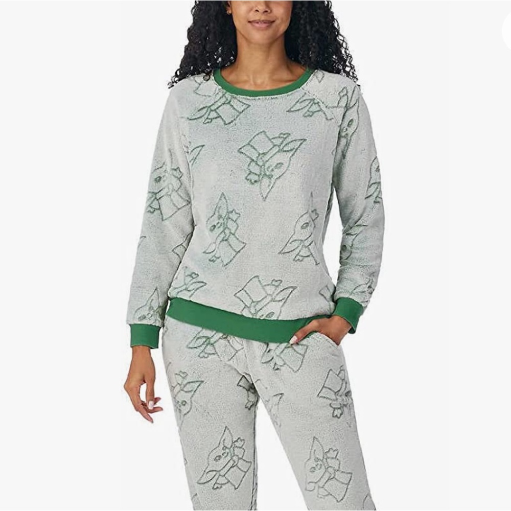 Star Wars The Mandalorian Womens 2-Piece Fleece Jogger Lounge Set